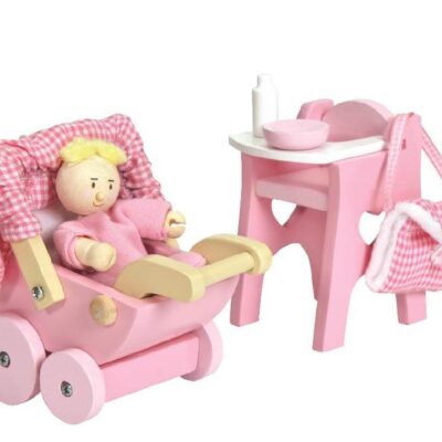 Le Toy Van Daisylane Nursery Set and Baby